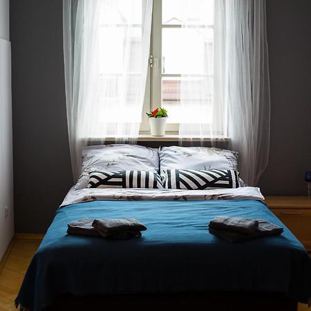 V Hostel Варшава Экстерьер фото