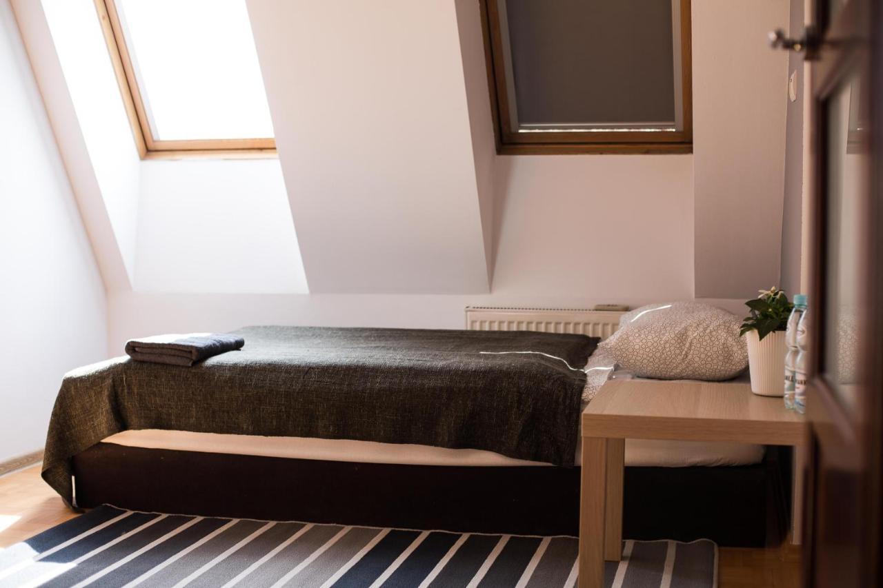 V Hostel Варшава Экстерьер фото