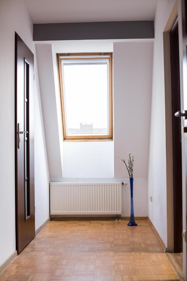 V Hostel Варшава Экстерьер фото
